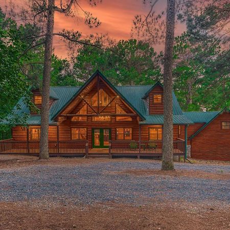 The Eastwood Spacious Retreat With 4 King En-Suites - Hot Tub - Pet-Friendly - Cozy Fire Pit - Prime Location - Multi-Family 브로큰보우 외부 사진