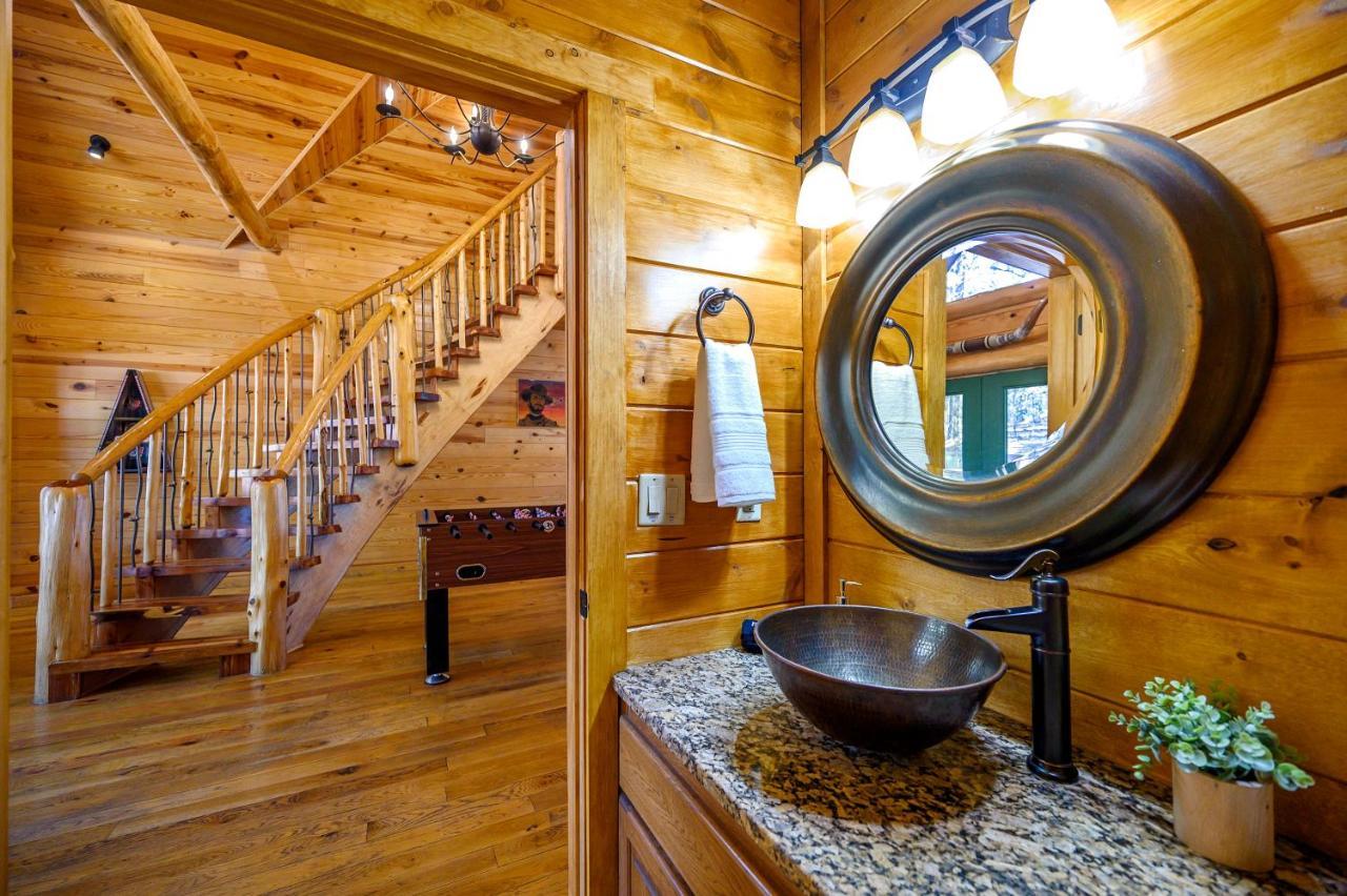 The Eastwood Spacious Retreat With 4 King En-Suites - Hot Tub - Pet-Friendly - Cozy Fire Pit - Prime Location - Multi-Family 브로큰보우 외부 사진