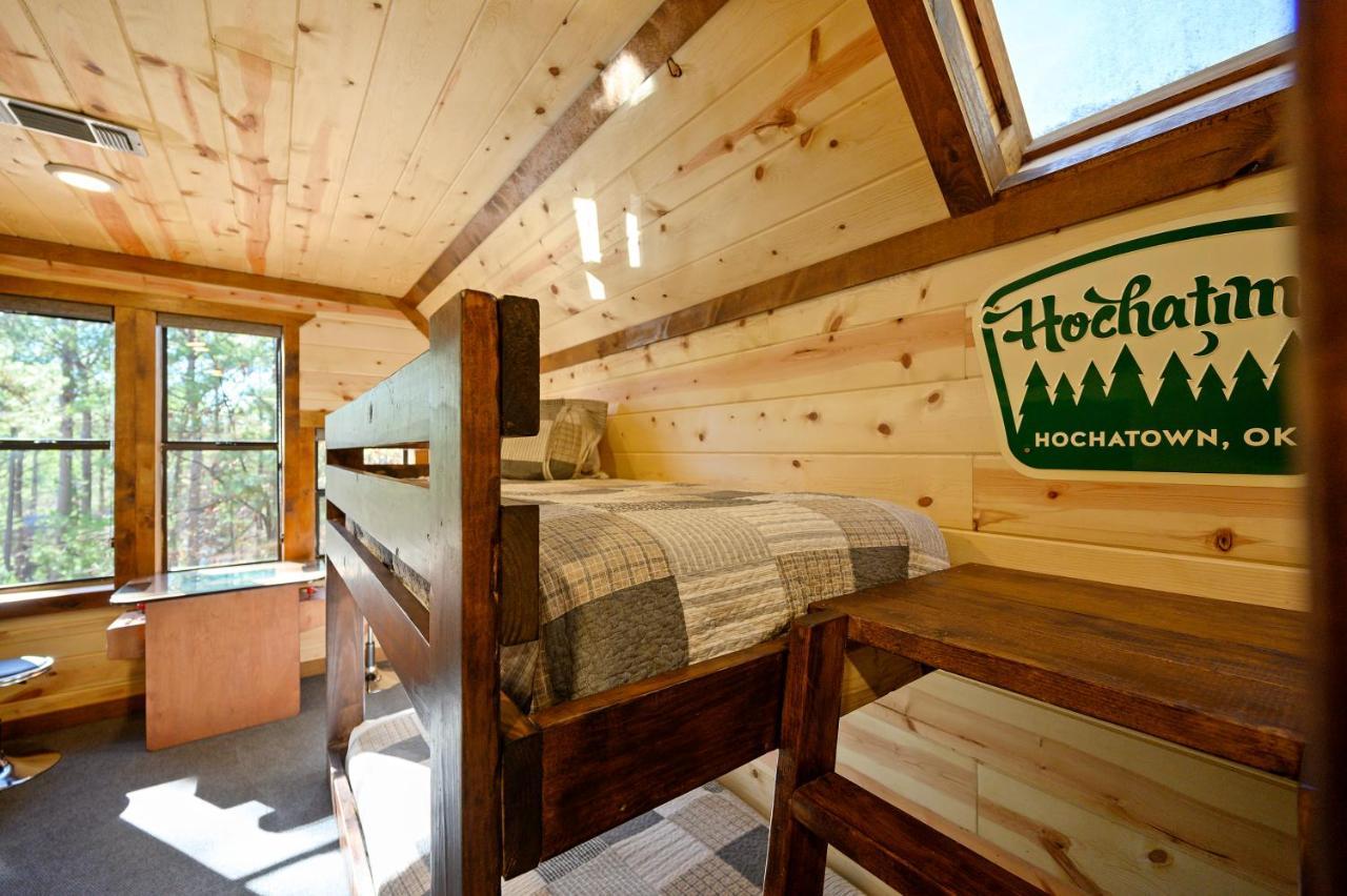 The Eastwood Spacious Retreat With 4 King En-Suites - Hot Tub - Pet-Friendly - Cozy Fire Pit - Prime Location - Multi-Family 브로큰보우 외부 사진