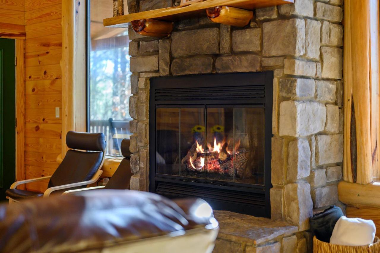 The Eastwood Spacious Retreat With 4 King En-Suites - Hot Tub - Pet-Friendly - Cozy Fire Pit - Prime Location - Multi-Family 브로큰보우 외부 사진