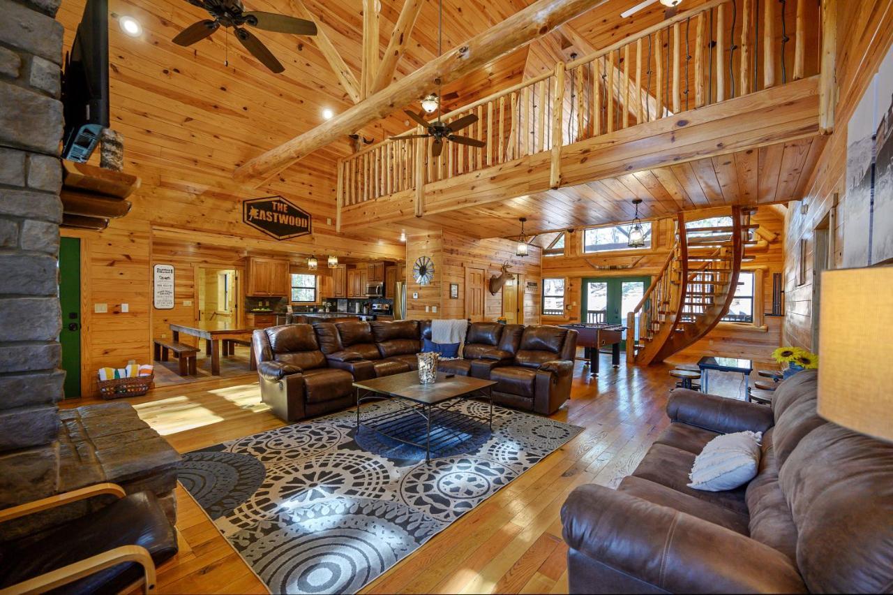 The Eastwood Spacious Retreat With 4 King En-Suites - Hot Tub - Pet-Friendly - Cozy Fire Pit - Prime Location - Multi-Family 브로큰보우 외부 사진