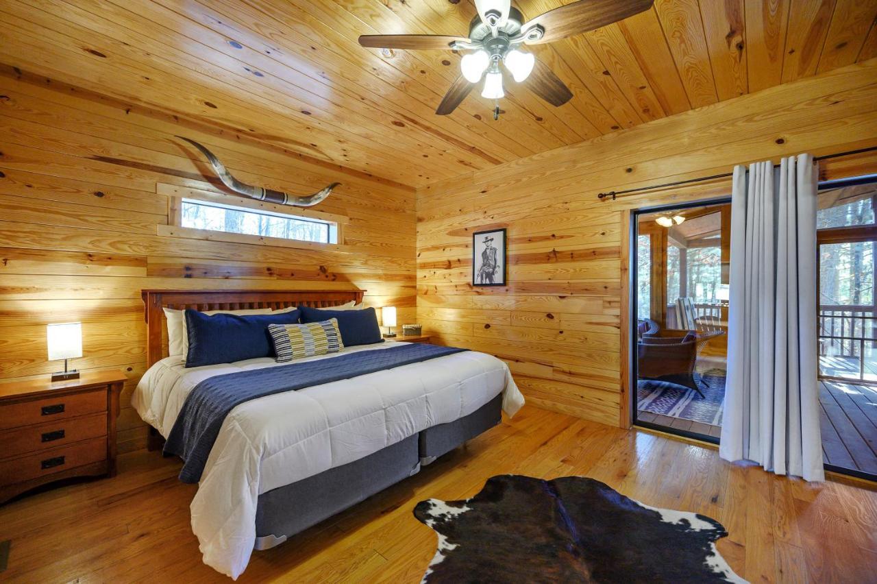 The Eastwood Spacious Retreat With 4 King En-Suites - Hot Tub - Pet-Friendly - Cozy Fire Pit - Prime Location - Multi-Family 브로큰보우 외부 사진