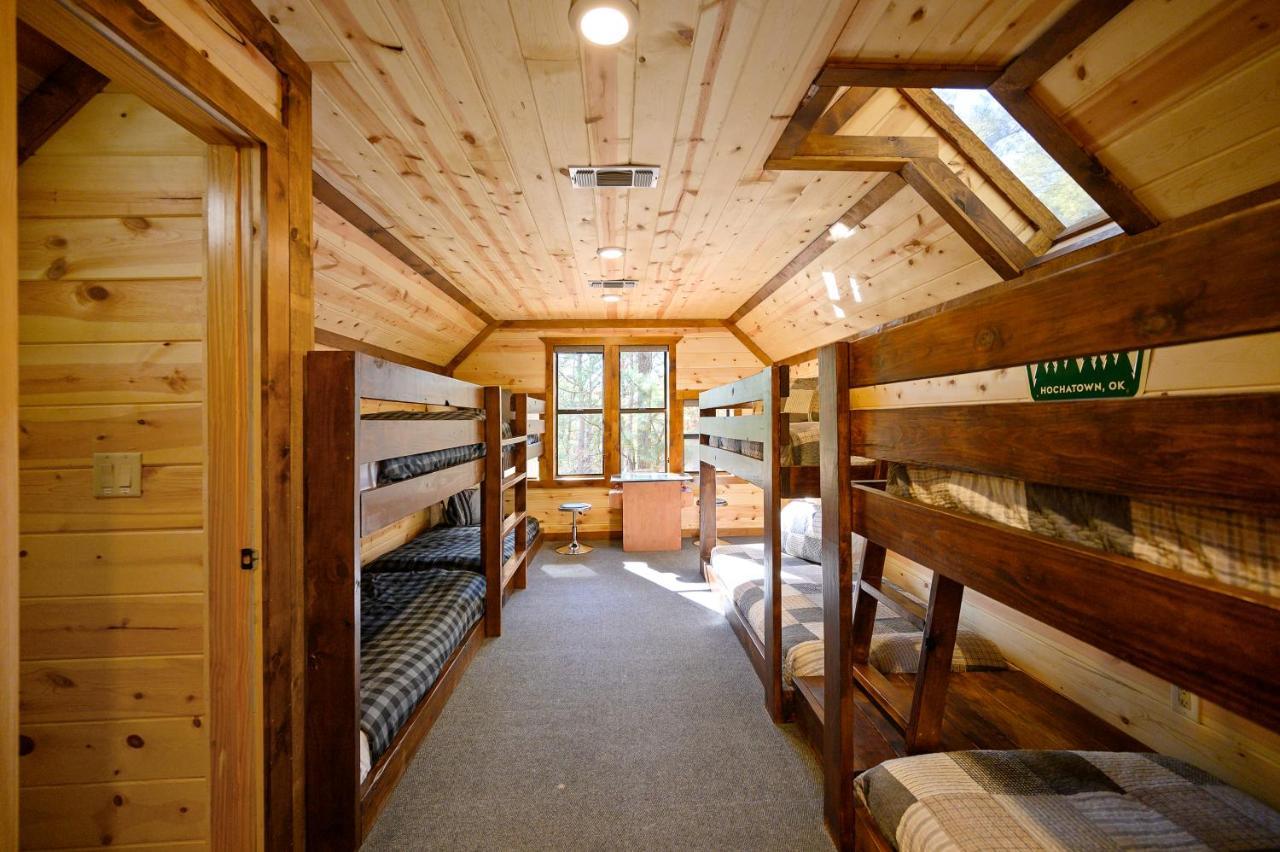 The Eastwood Spacious Retreat With 4 King En-Suites - Hot Tub - Pet-Friendly - Cozy Fire Pit - Prime Location - Multi-Family 브로큰보우 외부 사진