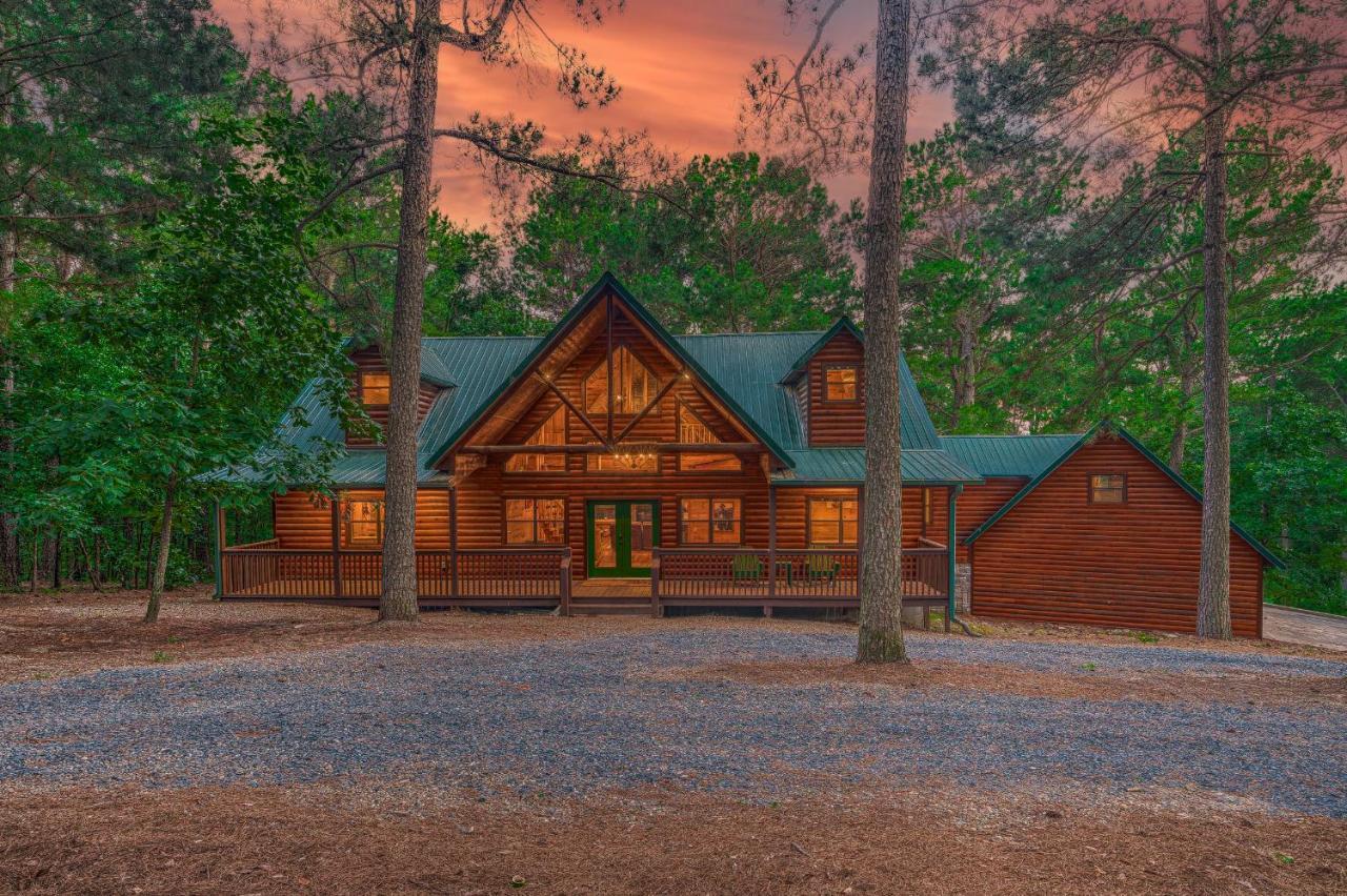 The Eastwood Spacious Retreat With 4 King En-Suites - Hot Tub - Pet-Friendly - Cozy Fire Pit - Prime Location - Multi-Family 브로큰보우 외부 사진