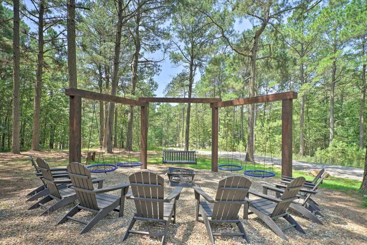The Eastwood Spacious Retreat With 4 King En-Suites - Hot Tub - Pet-Friendly - Cozy Fire Pit - Prime Location - Multi-Family 브로큰보우 외부 사진