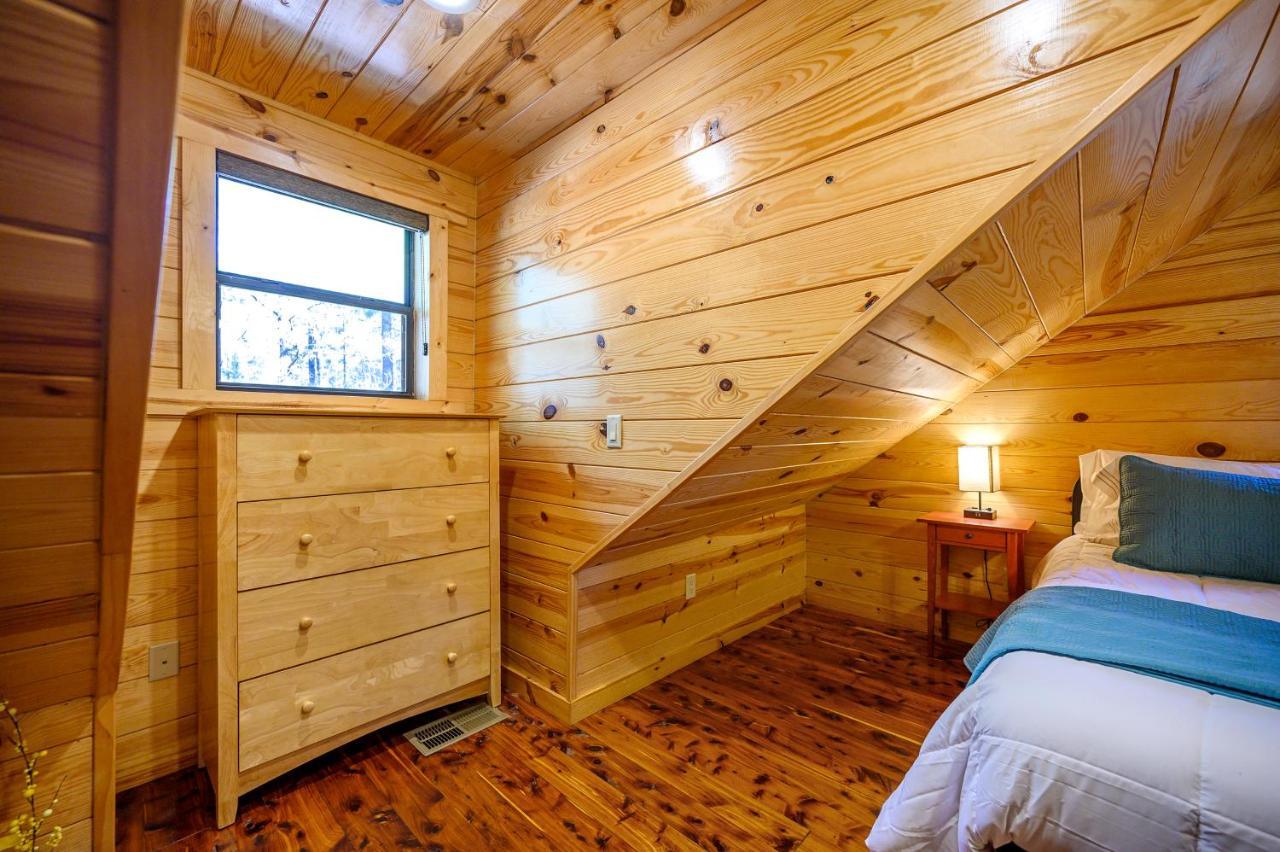 The Eastwood Spacious Retreat With 4 King En-Suites - Hot Tub - Pet-Friendly - Cozy Fire Pit - Prime Location - Multi-Family 브로큰보우 외부 사진