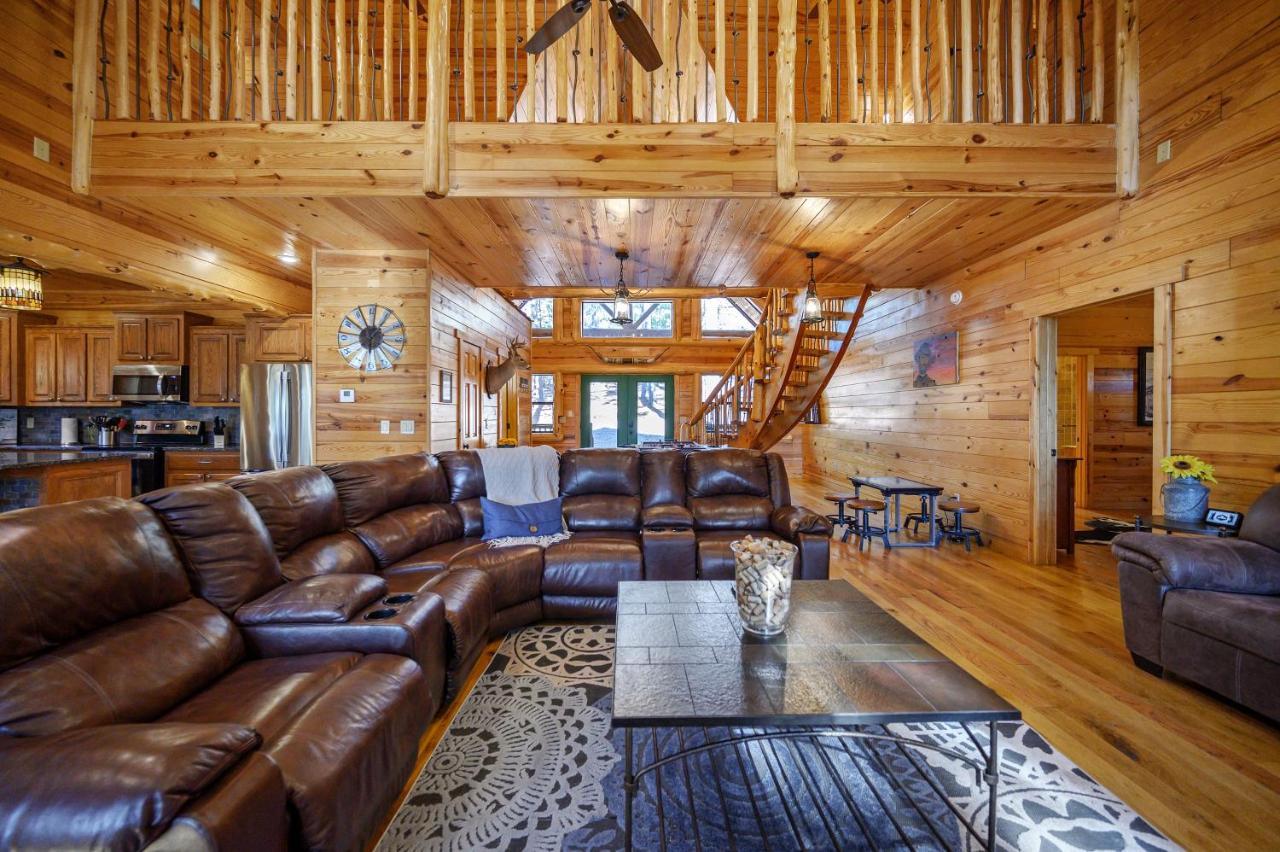 The Eastwood Spacious Retreat With 4 King En-Suites - Hot Tub - Pet-Friendly - Cozy Fire Pit - Prime Location - Multi-Family 브로큰보우 외부 사진