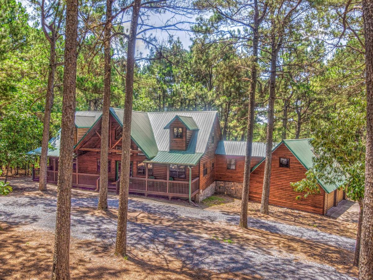 The Eastwood Spacious Retreat With 4 King En-Suites - Hot Tub - Pet-Friendly - Cozy Fire Pit - Prime Location - Multi-Family 브로큰보우 외부 사진