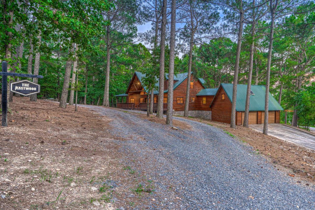 The Eastwood Spacious Retreat With 4 King En-Suites - Hot Tub - Pet-Friendly - Cozy Fire Pit - Prime Location - Multi-Family 브로큰보우 외부 사진
