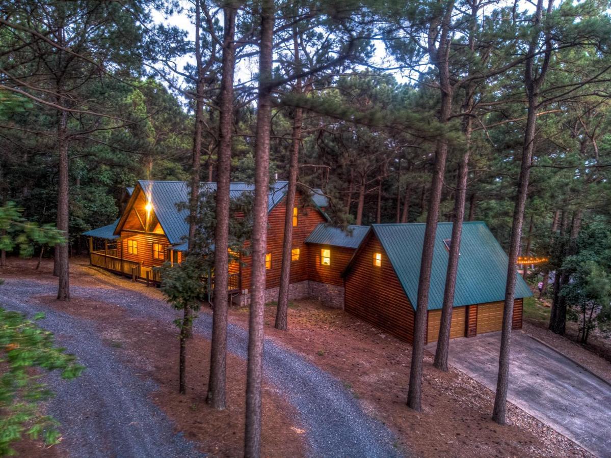 The Eastwood Spacious Retreat With 4 King En-Suites - Hot Tub - Pet-Friendly - Cozy Fire Pit - Prime Location - Multi-Family 브로큰보우 외부 사진