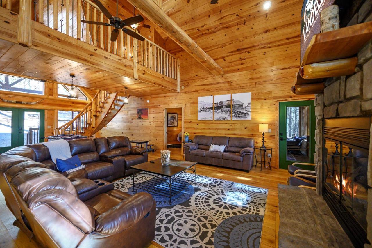 The Eastwood Spacious Retreat With 4 King En-Suites - Hot Tub - Pet-Friendly - Cozy Fire Pit - Prime Location - Multi-Family 브로큰보우 외부 사진