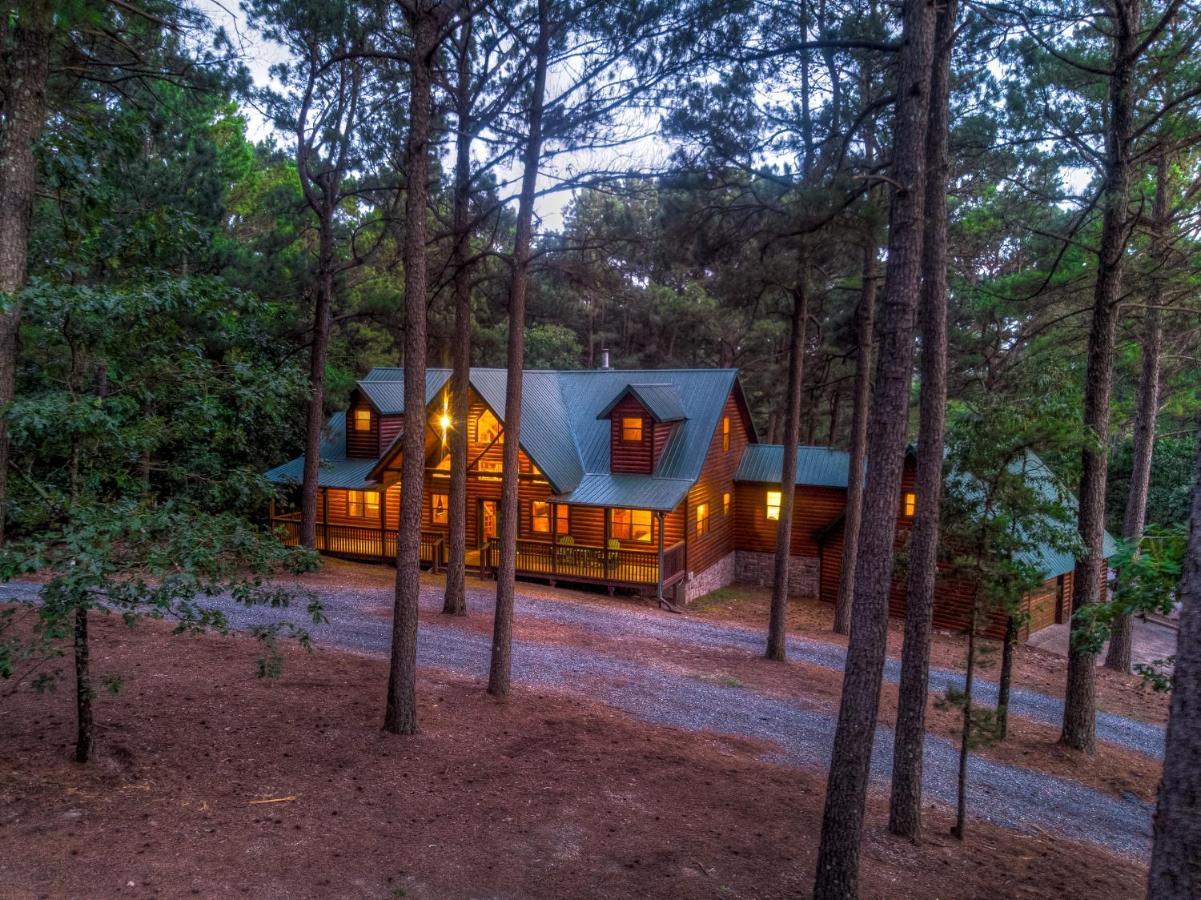The Eastwood Spacious Retreat With 4 King En-Suites - Hot Tub - Pet-Friendly - Cozy Fire Pit - Prime Location - Multi-Family 브로큰보우 외부 사진