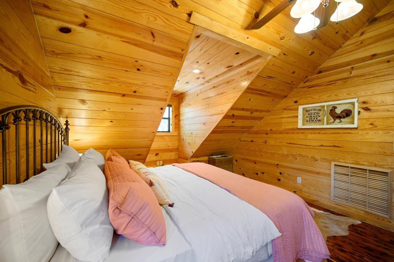 The Eastwood Spacious Retreat With 4 King En-Suites - Hot Tub - Pet-Friendly - Cozy Fire Pit - Prime Location - Multi-Family 브로큰보우 외부 사진