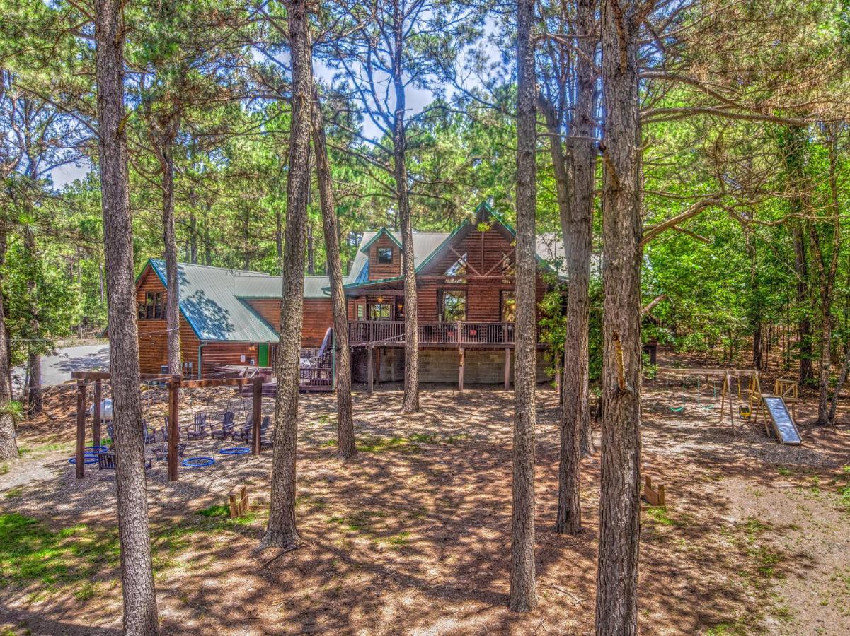 The Eastwood Spacious Retreat With 4 King En-Suites - Hot Tub - Pet-Friendly - Cozy Fire Pit - Prime Location - Multi-Family 브로큰보우 외부 사진
