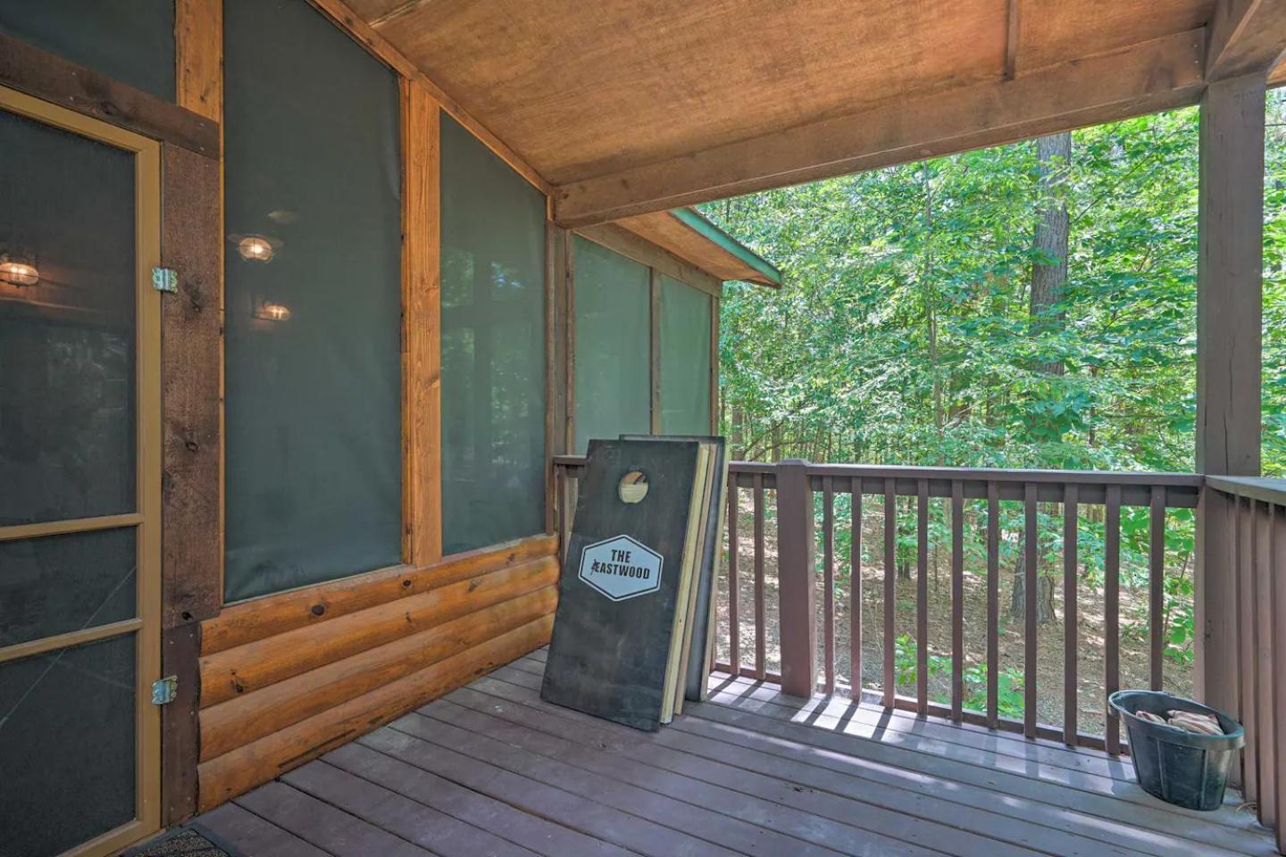 The Eastwood Spacious Retreat With 4 King En-Suites - Hot Tub - Pet-Friendly - Cozy Fire Pit - Prime Location - Multi-Family 브로큰보우 외부 사진
