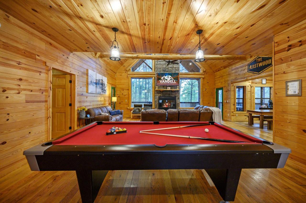The Eastwood Spacious Retreat With 4 King En-Suites - Hot Tub - Pet-Friendly - Cozy Fire Pit - Prime Location - Multi-Family 브로큰보우 외부 사진