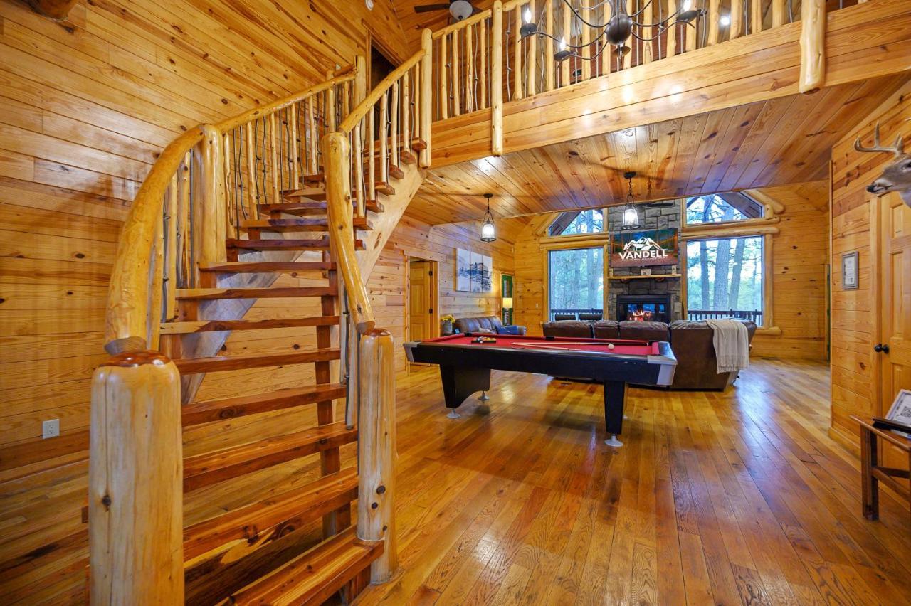 The Eastwood Spacious Retreat With 4 King En-Suites - Hot Tub - Pet-Friendly - Cozy Fire Pit - Prime Location - Multi-Family 브로큰보우 외부 사진